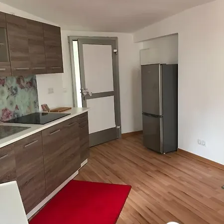 Loehr Apartment *